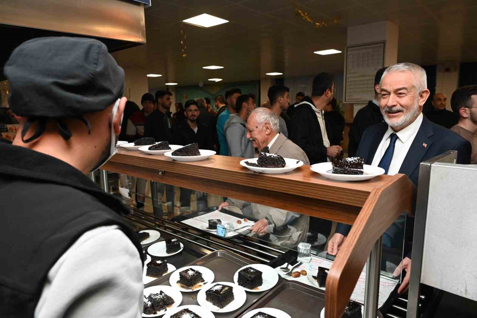 Başkan Başdeğirmen, KYK yurdunda &ouml;ğrencilerle iftar yaptı
