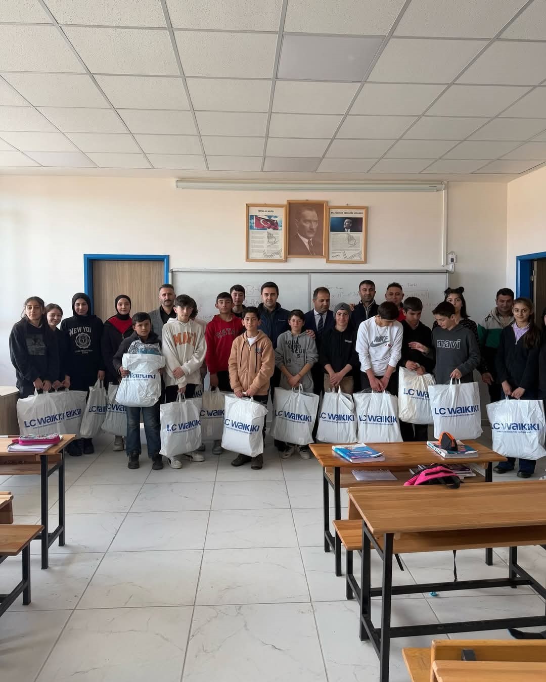 Adaklı’da öğrencilere kıyafet desteği