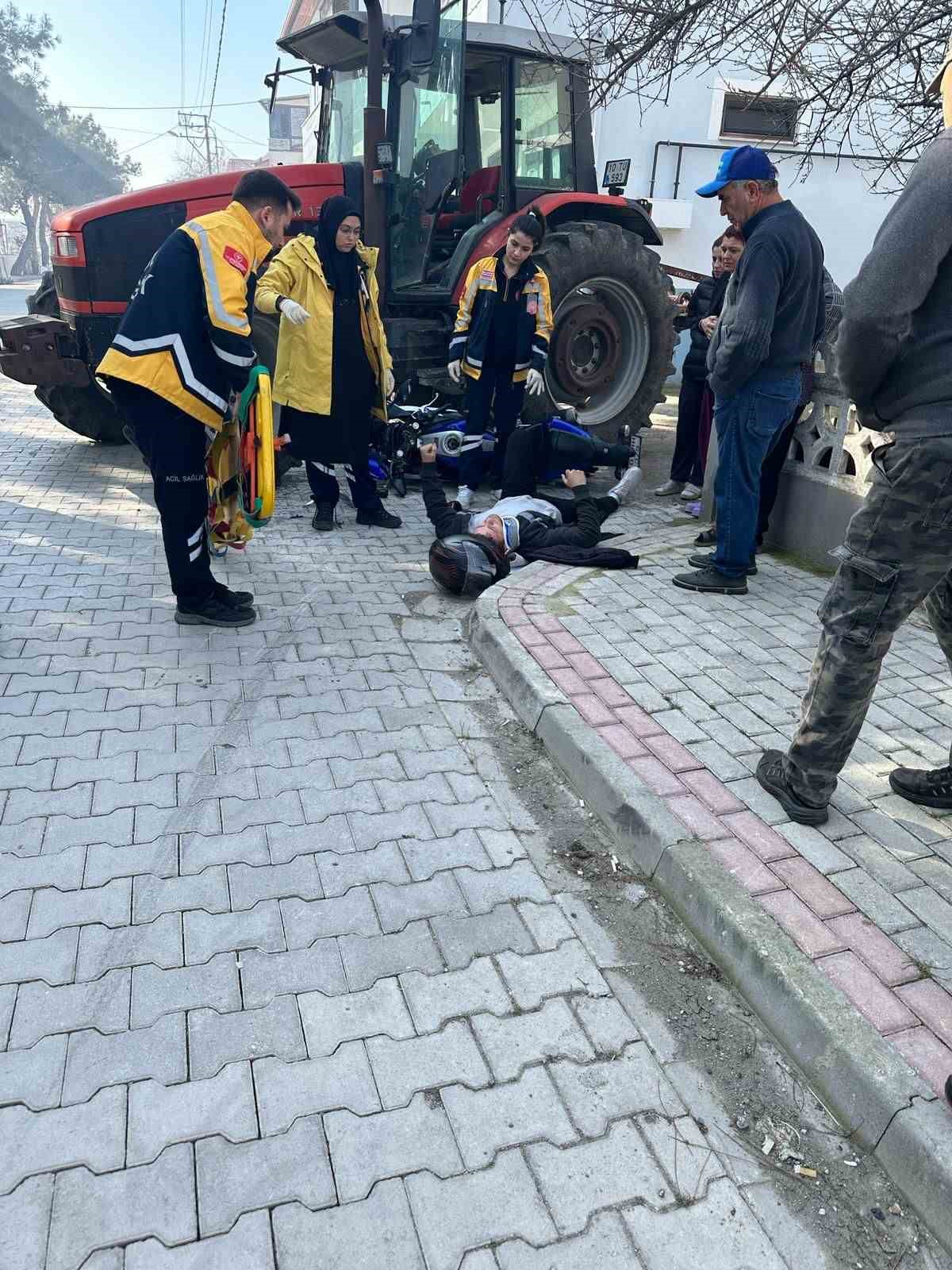 Gönen’de traktör ile motosiklet çarpıştı: 1 Yaralı