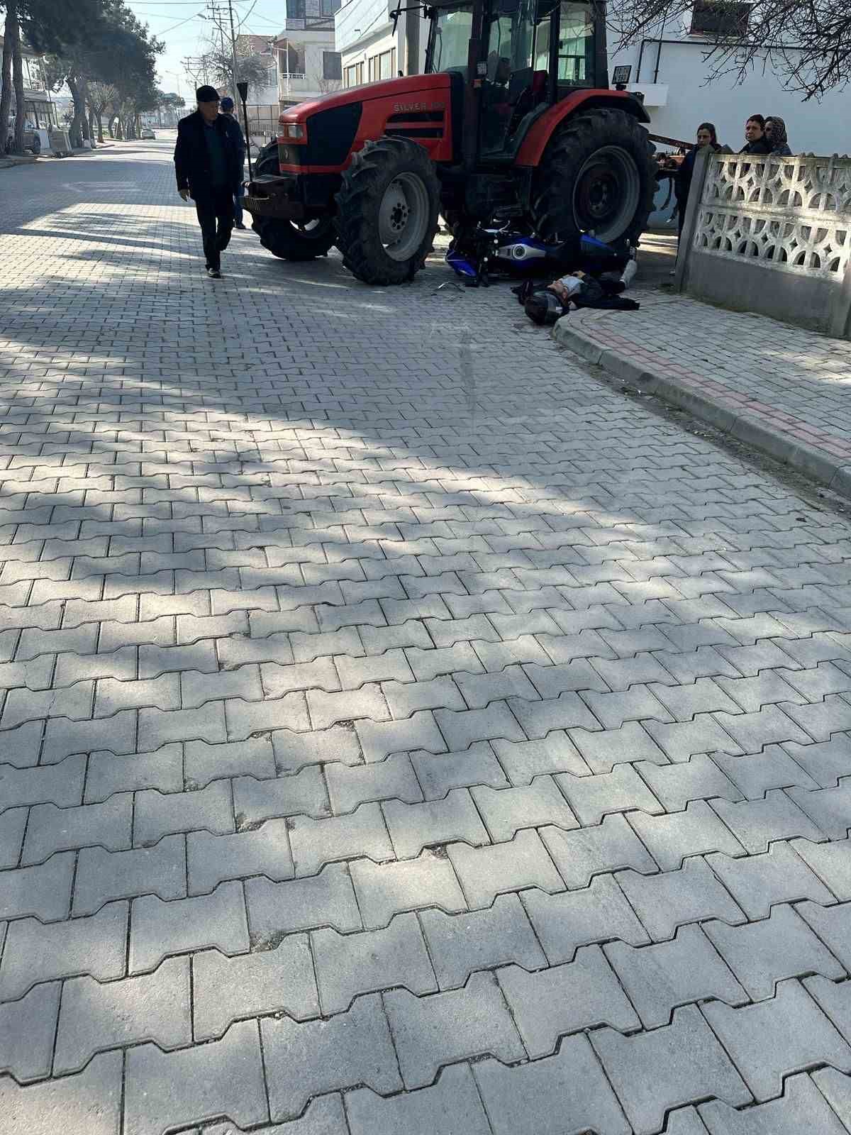 G&ouml;nen&rsquo;de trakt&ouml;r ile motosiklet &ccedil;arpıştı: 1 Yaralı

