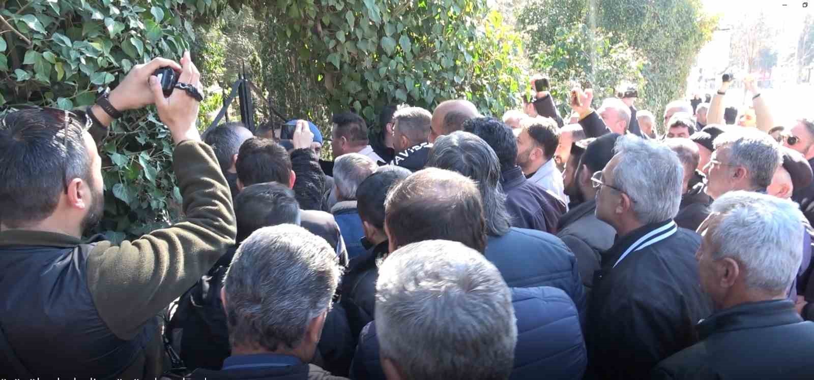 Dolmuş s&uuml;r&uuml;c&uuml;leri hizmet vermedi, vatandaş mağdur oldu
