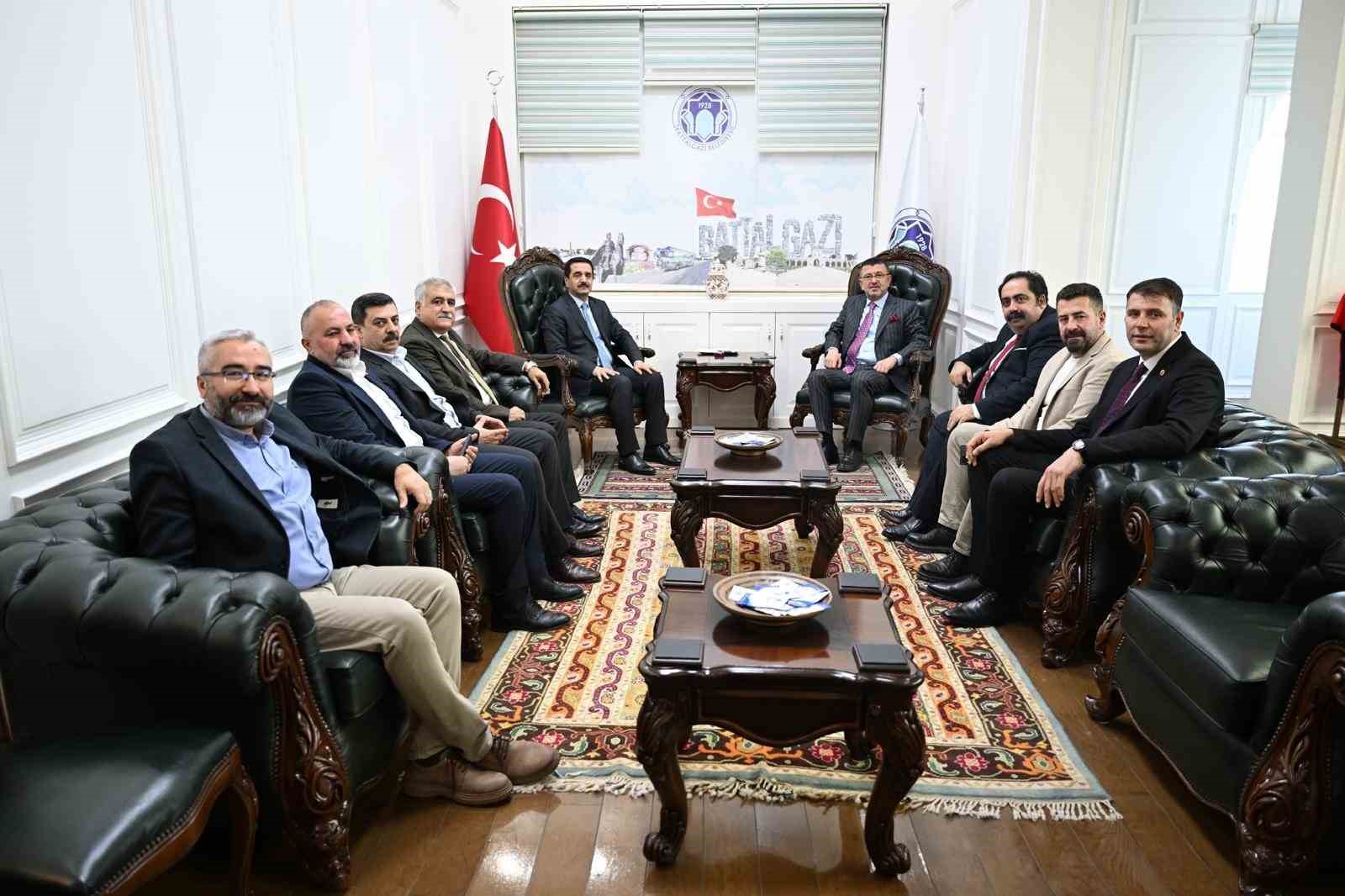 Battalgazi&rsquo;nin ileriye d&ouml;n&uuml;k projelerine Veli Ağbaba&rsquo;dan tam destek
