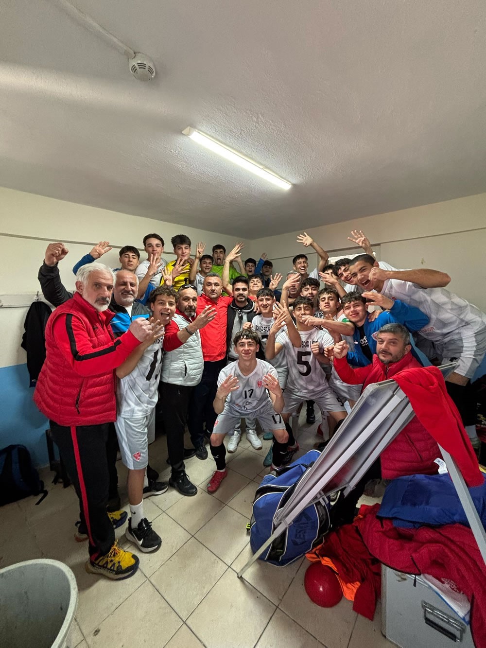 Manisa Spor Lisesi Futbol Takımı, T&uuml;rkiye Yarı Finallerine y&uuml;kseldi
