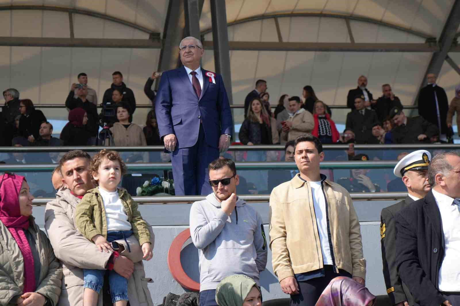 Bakan Güler, yeni mezun olan astsubaylara ve ailelerine seslendi