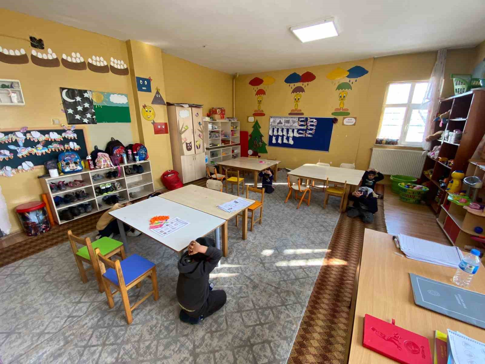 Ağrı’da okullarda deprem tatbikatı ve bilgilendirme çalışmaları yapıldı