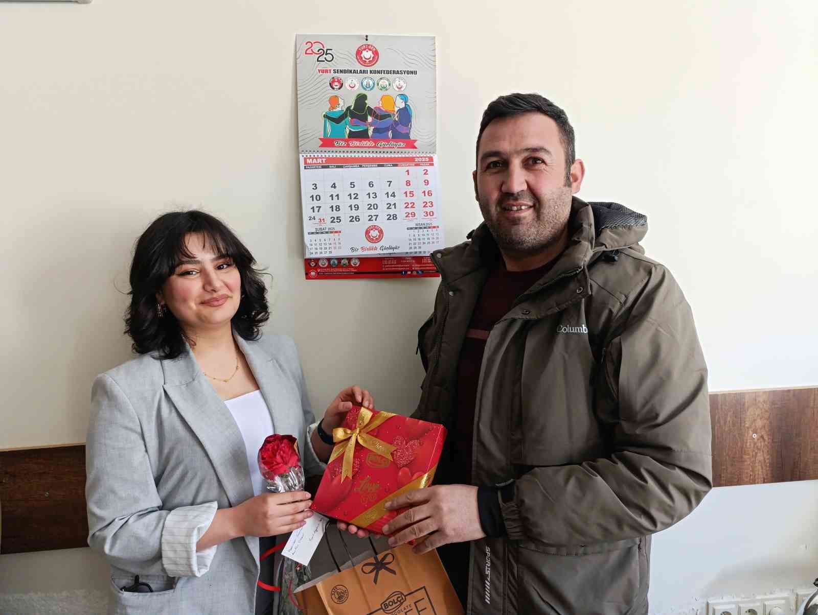 Yurt Eğitim Sen Ağrı Şubesi, kadın üyelerinin 8 Mart Dünya Kadınlar Günü’nü kutladı