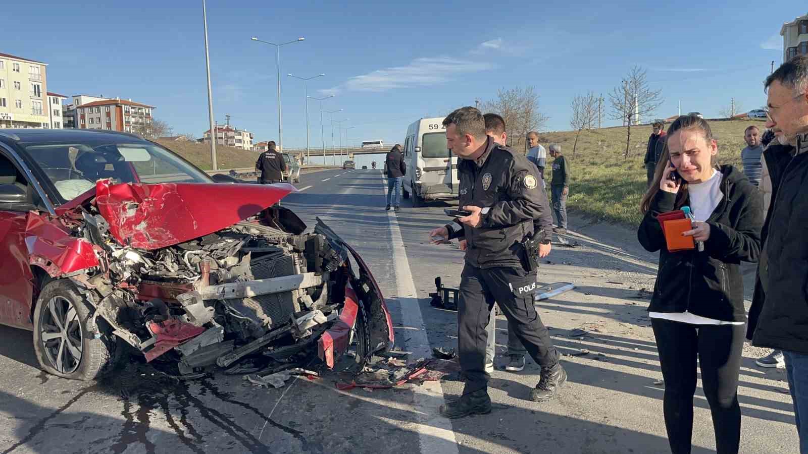 Hurdaya dönen otomobilden yara almadan çıktı, gözyaşlarını tutamadı