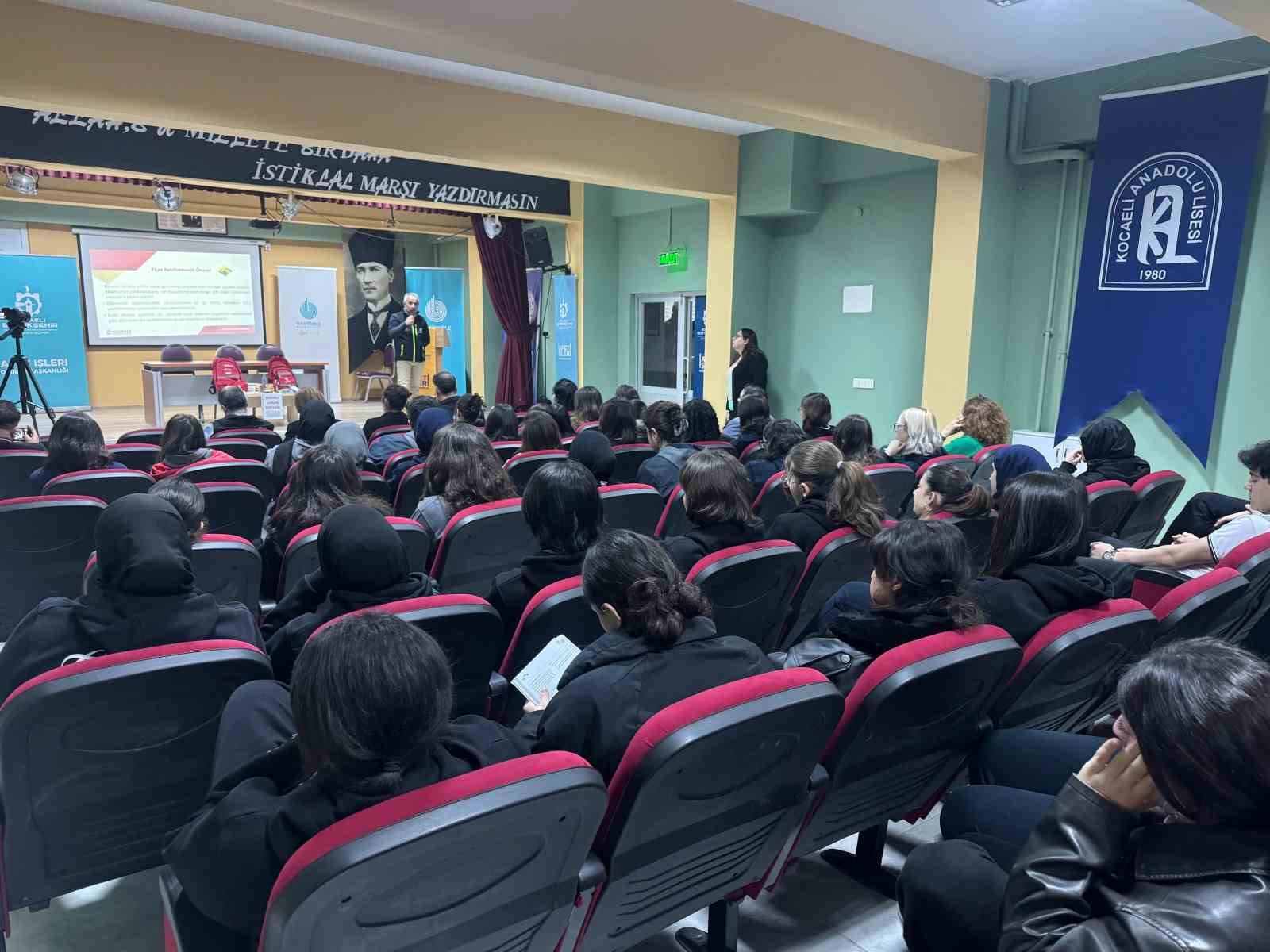 Afete hazırlıkta öğrencilere uygulamalı eğitim verildi
