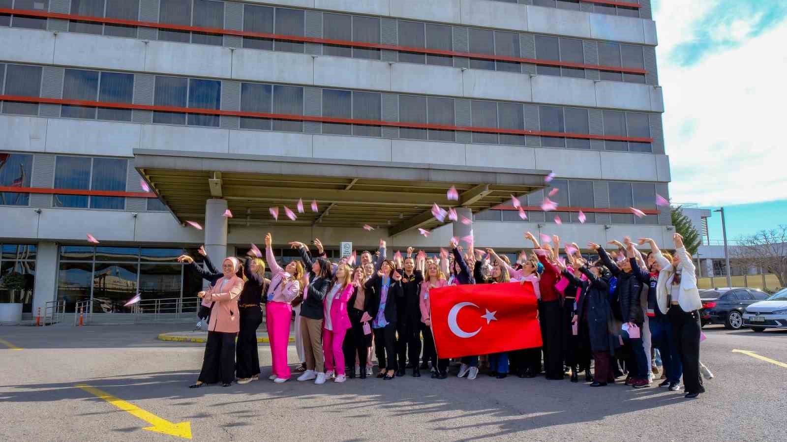 Sabiha G&ouml;k&ccedil;en Havalimanı&rsquo;nda kadınlara ilham veren 8 Mart kutlaması
