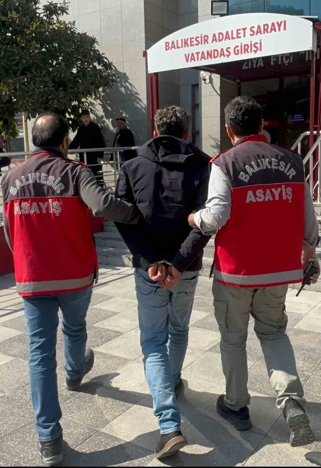 Polis adeta iğne ile kuyu kazarak katil zanlısını İstanbul&rsquo;da yakaladı
