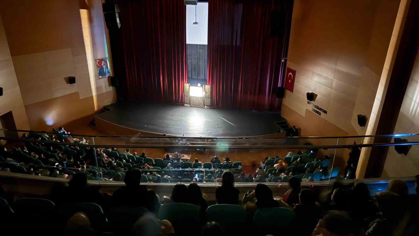 Erbaa’da çocuklara Karagöz-Hacivat gösterisi