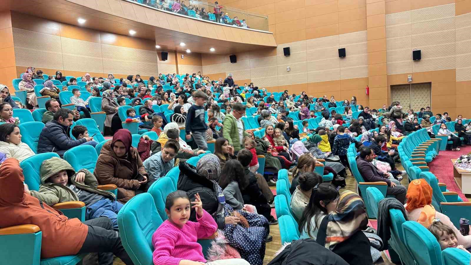 Erbaa&rsquo;da &ccedil;ocuklara Karag&ouml;z-Hacivat g&ouml;sterisi
