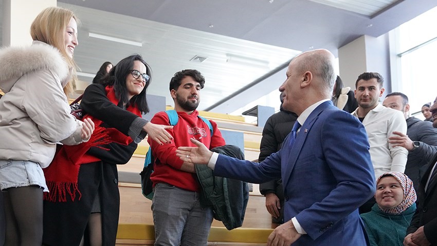 Y&Ouml;K Başkanı ET&Uuml;&rsquo;l&uuml; &ouml;ğrencilerle bir araya geldi

