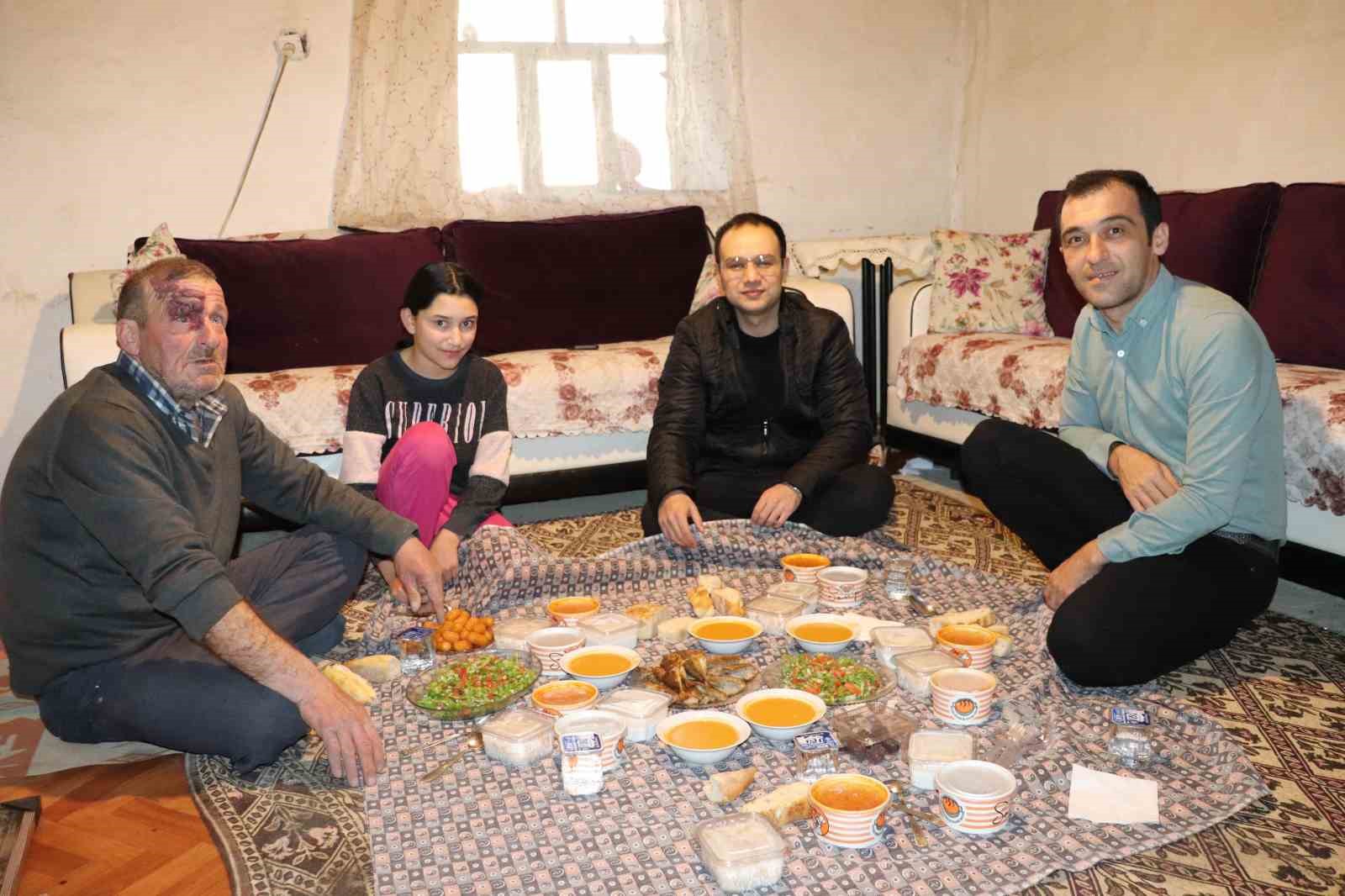 Kaymakam Kahveci&rsquo;den k&uuml;&ccedil;&uuml;k Sıla&rsquo;ya doğum g&uuml;n&uuml; s&uuml;rprizi
