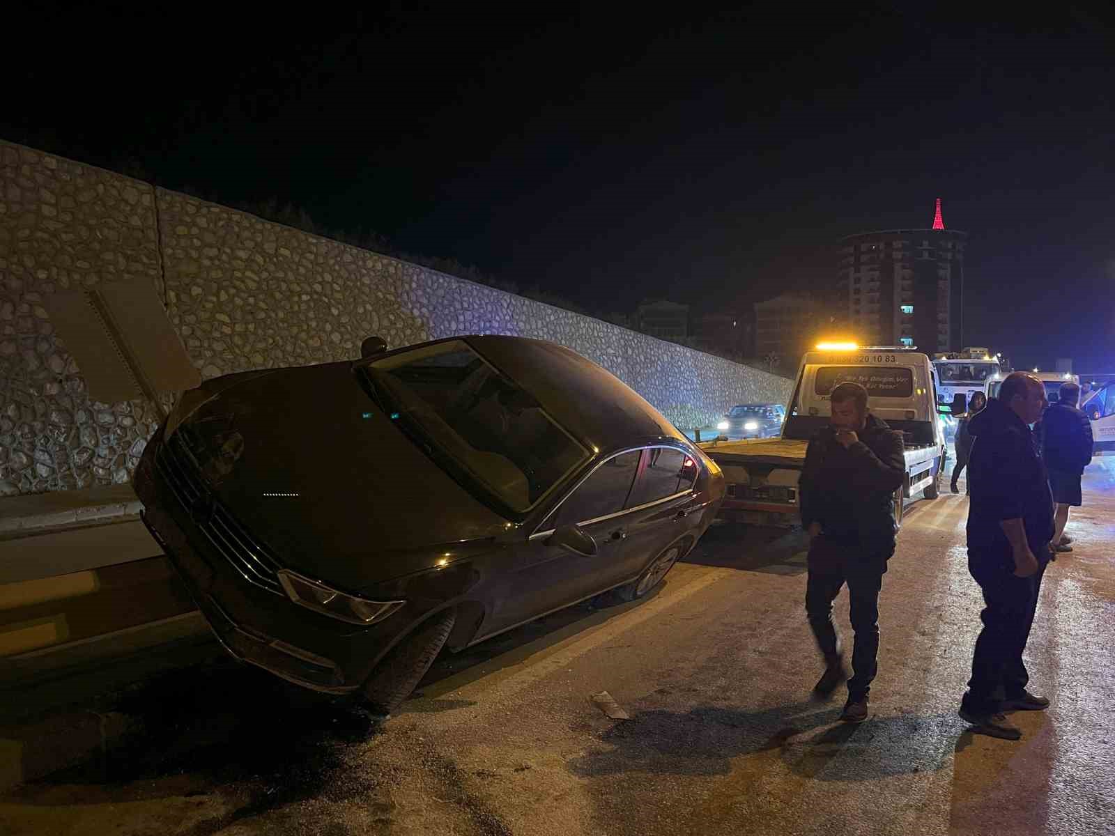 Hatay&rsquo;da trafik kazası: 2 yaralı
