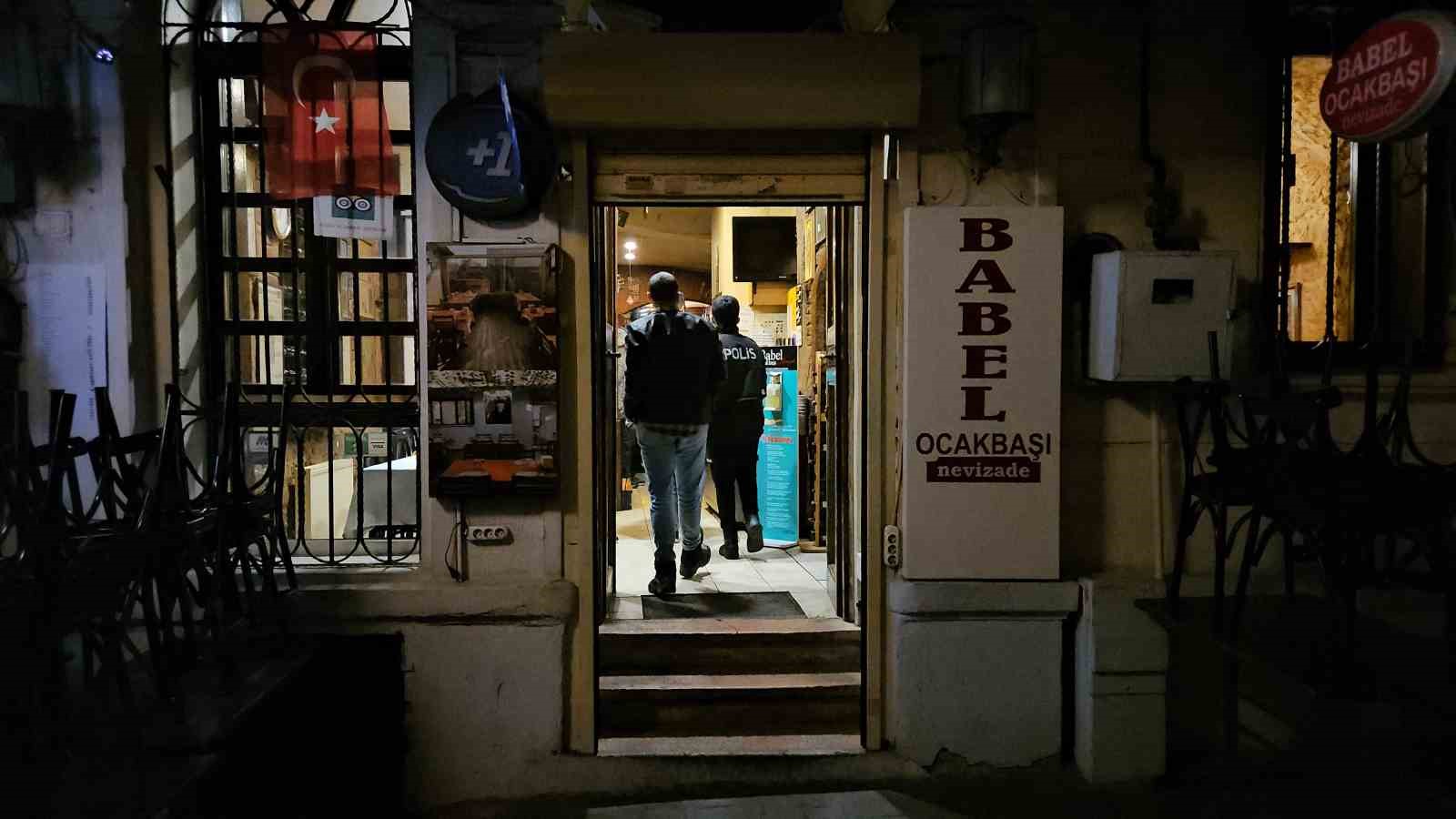 Beyoğlu&rsquo;nda asans&ouml;r boşluğuna d&uuml;şen vatandaş yaralandı
