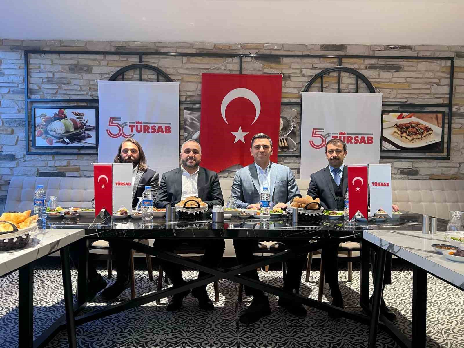 Erzincan&rsquo;da ki seyahat acenteleri iftarda bir araya geldi
