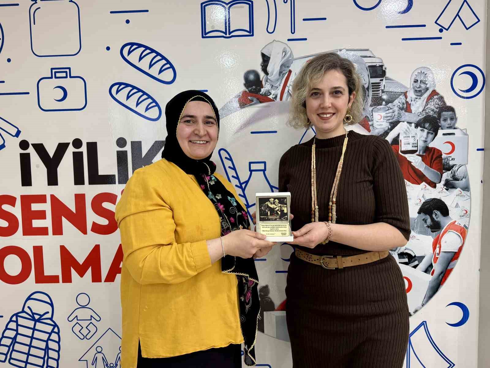 Kızılay Kadın Kolları, "kadınları" unutmadı
