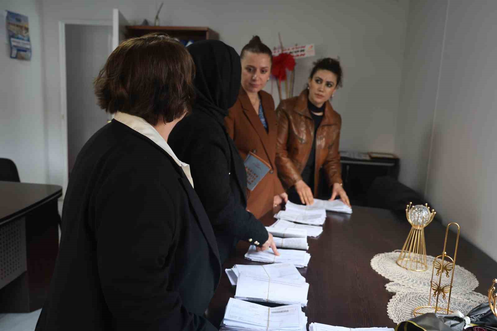 Diyarbakır&rsquo;da 7 mahallenin y&uuml;k&uuml; kadın muhtarların omuzlarında
