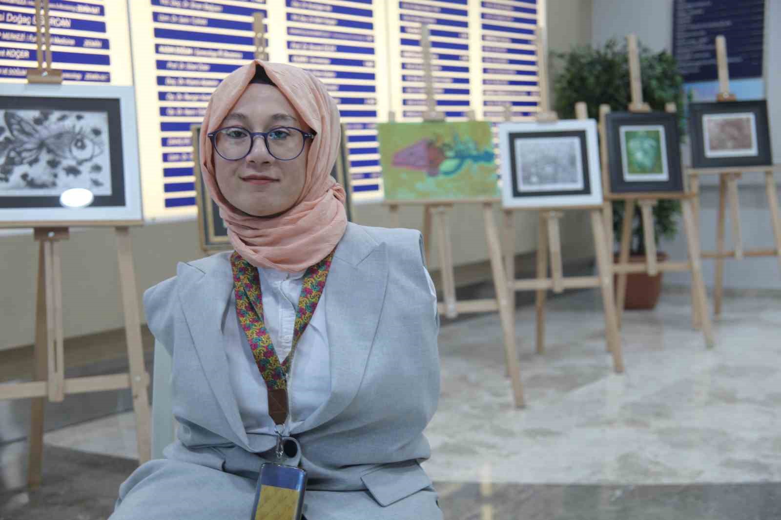 Engelsiz kadın ressama Medicana Konya’dan destek