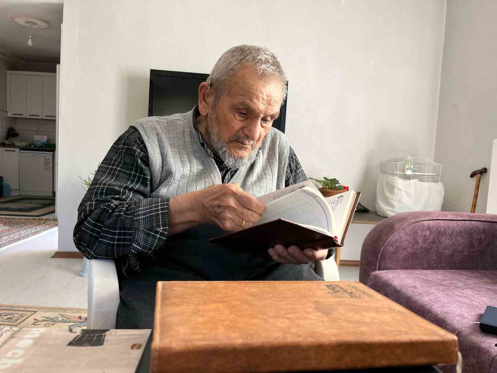 92 yaşındaki adamın 72 yıldır tuttuğu günlükler adeta tarih ansiklopedisi