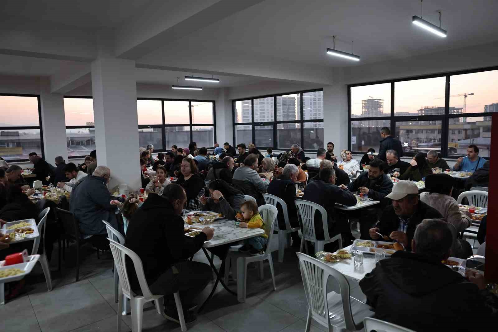 Nil&uuml;fer&rsquo;de iftar sofraları dayanışmayı artırıyor
