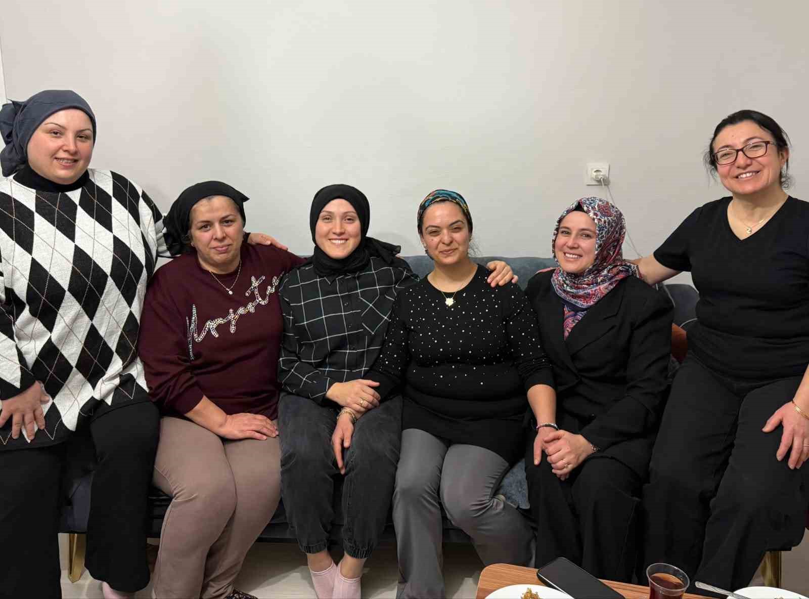 Hazırlanan yemekler ihtiyaç sahibi ailelerin iftar sofralarına ulaştırılıyor
