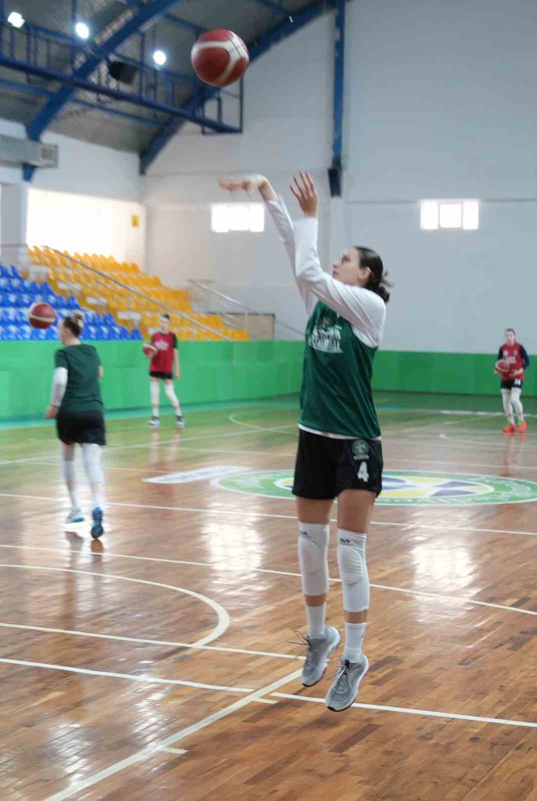 Namağlup kadın basketbolcular, 8 Mart D&uuml;nya Kadınlar G&uuml;n&uuml;&rsquo;nde şampiyonluk i&ccedil;in sahada
