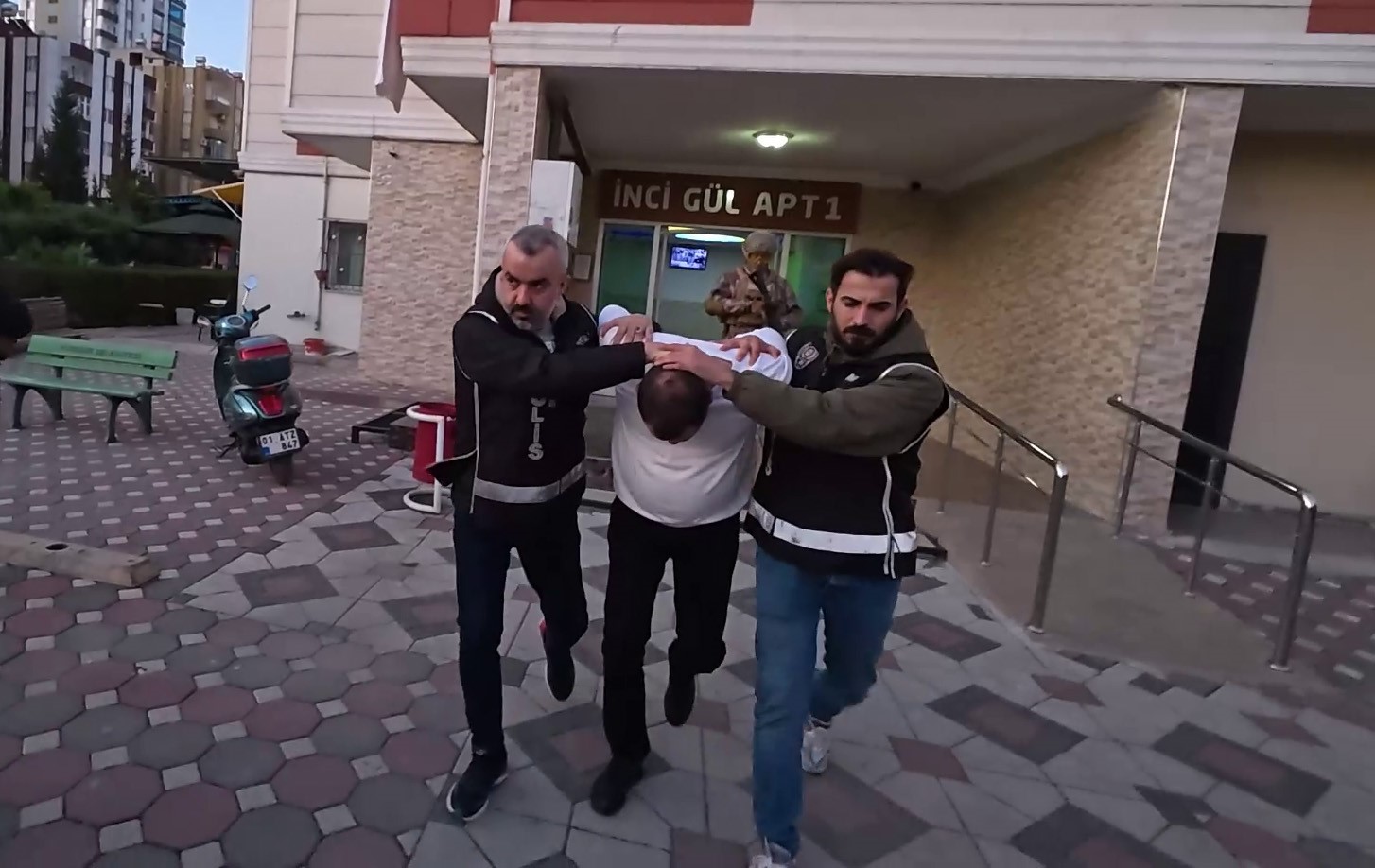 Adana&rsquo;da &rsquo;Saygılılar&rsquo; silahlı su&ccedil; &ouml;rg&uuml;t&uuml; operasyonu: 11 tutuklama
