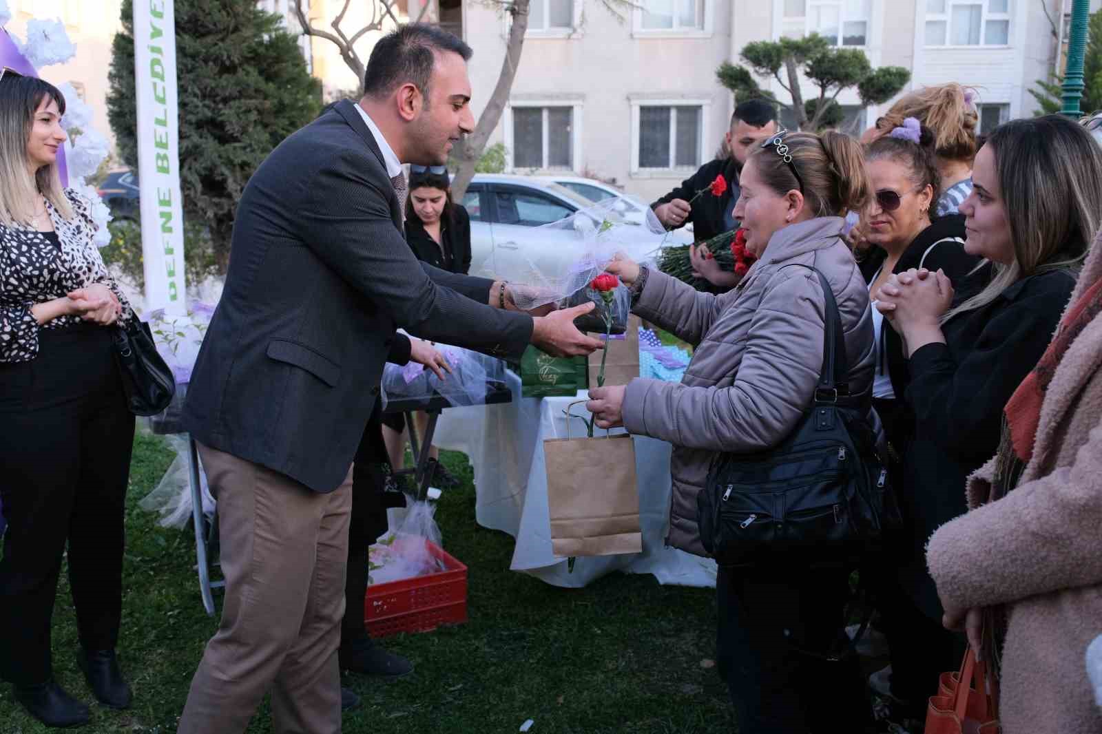 Başkan Özgün, Defne Belediyesi’nin kadın çalışanlarıyla bir araya geldi