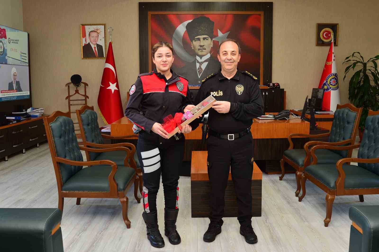 Kadınlar g&uuml;n&uuml;nde &rsquo;Kadın polisler&rsquo; unutulmadı
