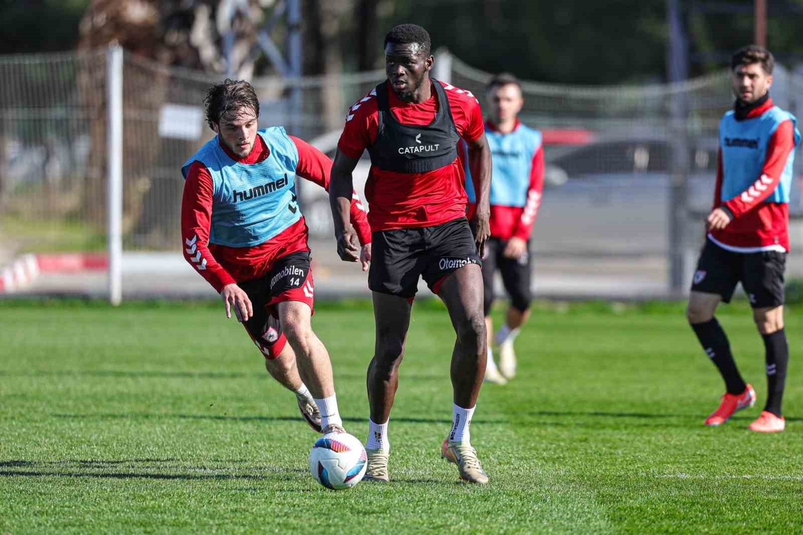 Samsunspor, Adana Demirspor ma&ccedil;ında &uuml;&ccedil;&uuml;nc&uuml;l&uuml;ğ&uuml; korumak istiyor
