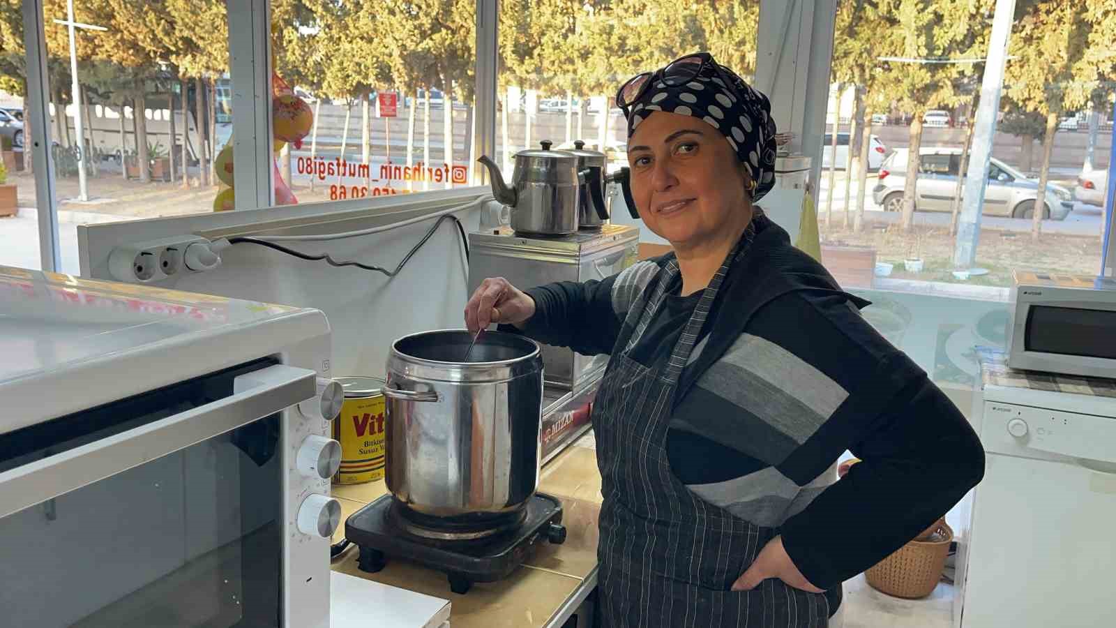 Depremde evi ve işyeri yıkıldı konteyner çarşıda hayata sıfırdan başladı