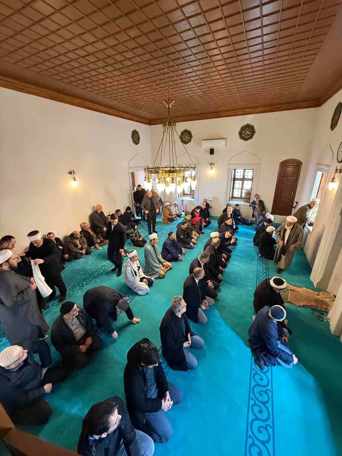 Fatih’in asırlık hazinelerinden kaybolan Bakkalzade Mescidi ihya edilerek ibadete açıldı