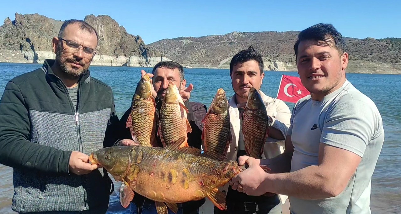 Çekerek Barajı’nda 14 kiloluk sazan yakalandı