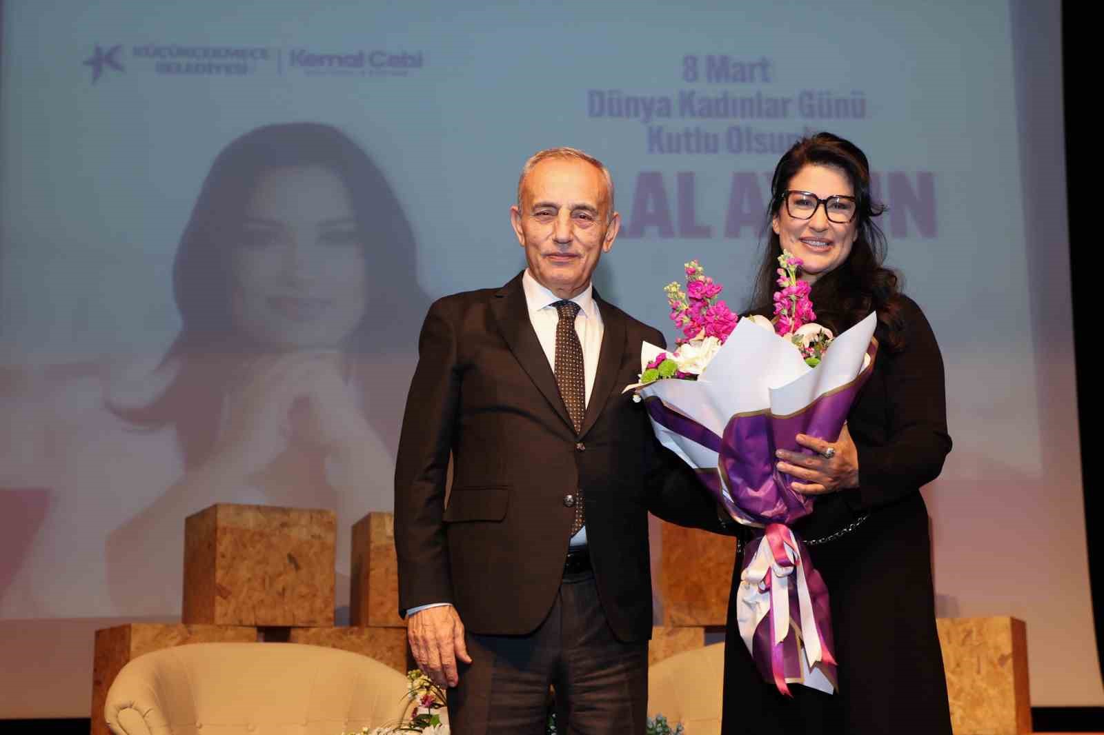 Küçükçekmeceli kadınlar 8 Mart’ı kutladı