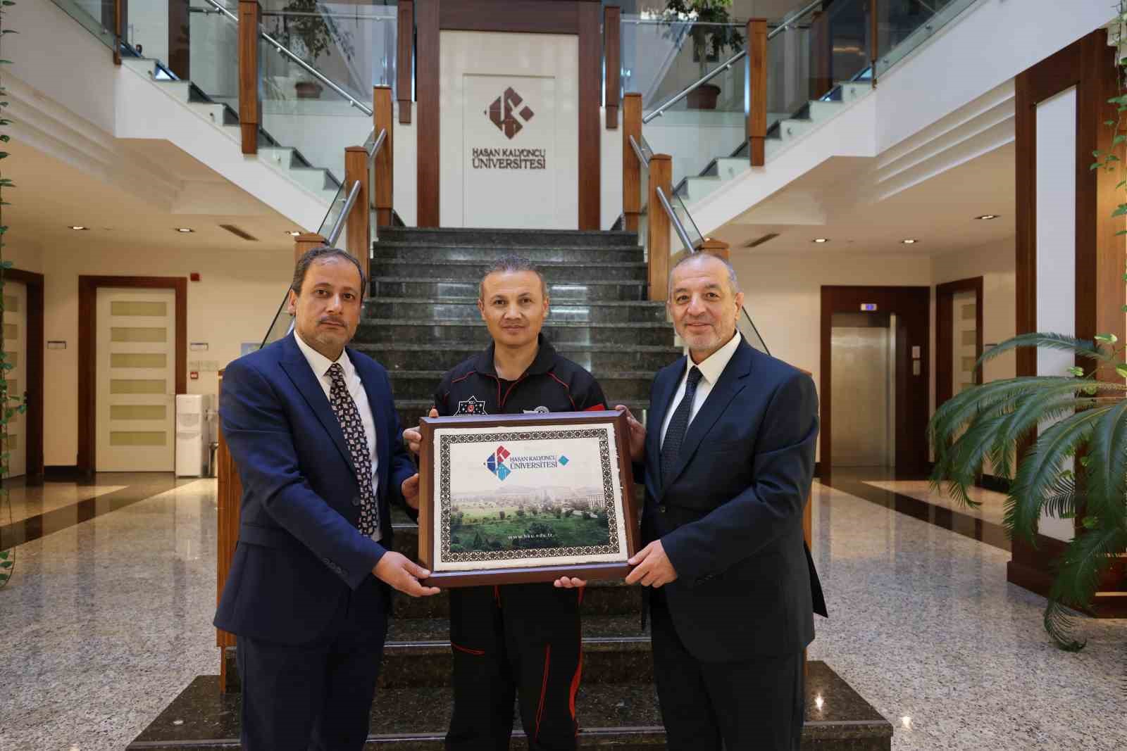 T&uuml;rkiye&rsquo;nin İlk Astronotu Alper Gezeravcı, Hasan Kalyoncu &Uuml;niversitesi &ouml;ğrencileriyle buluştu
