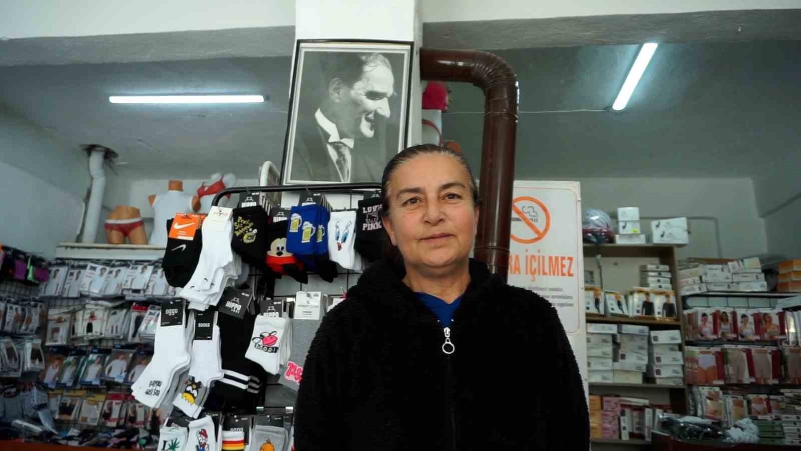 Burdur’da 25 yıldır çorap satarak geçimini sağlıyor