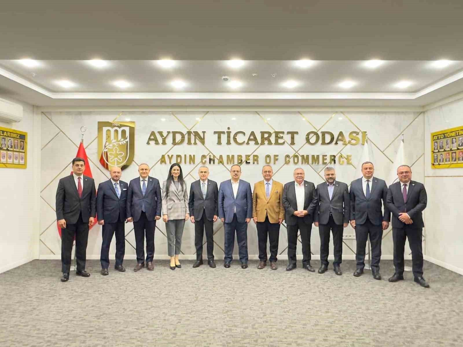 Aydın&rsquo;ın vekilleri yaklaşık 10 yıl sonra 1 eksikle aynı karede fotoğraf verebildi