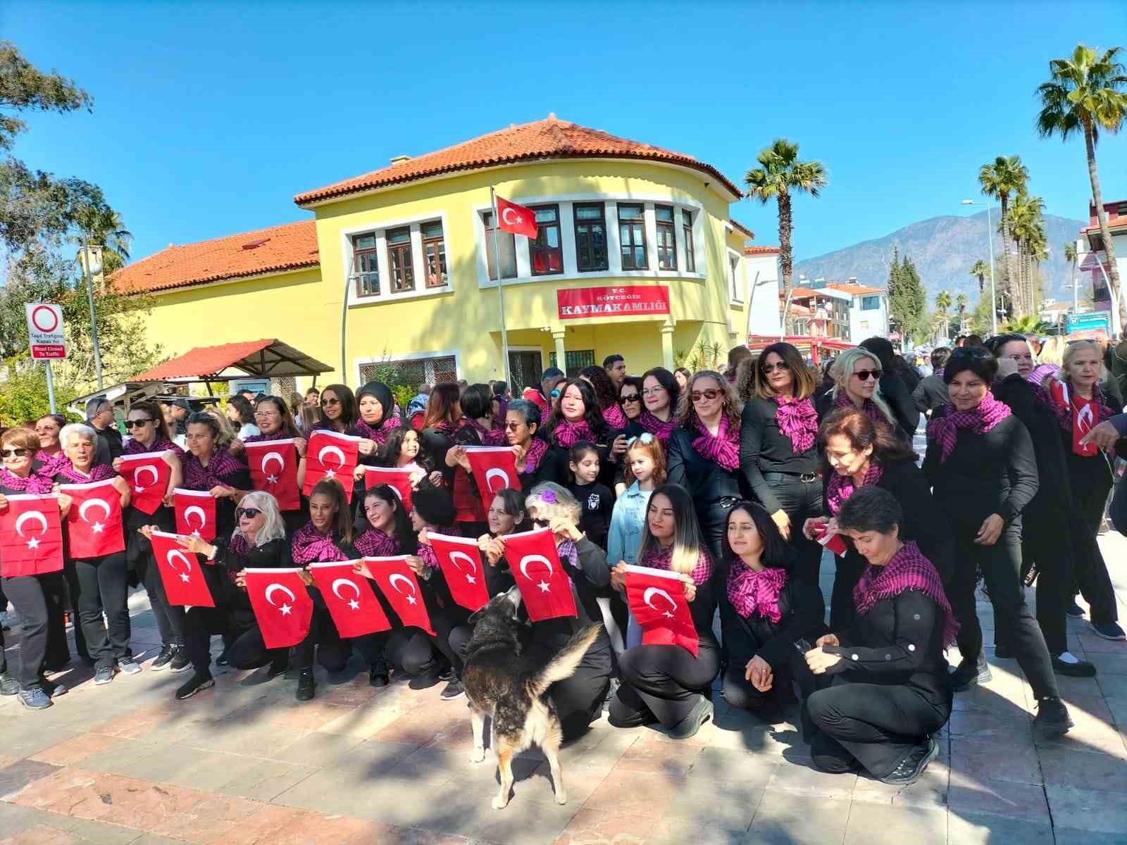 Köyceğiz’de 80 kadından harmandalı gösterisi

