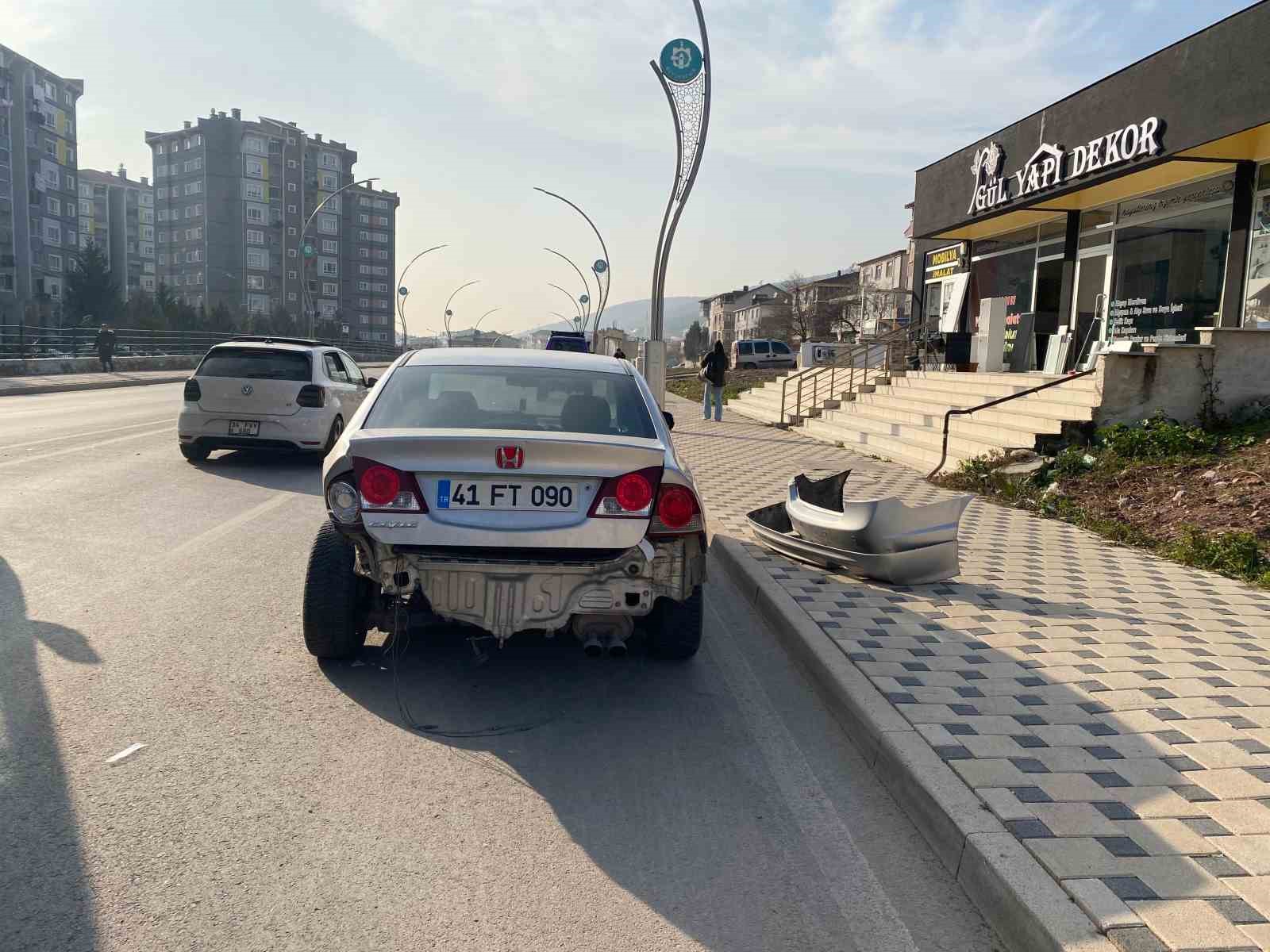 Kocaeli’de 2 otomobil çarpıştı: 1 yaralı