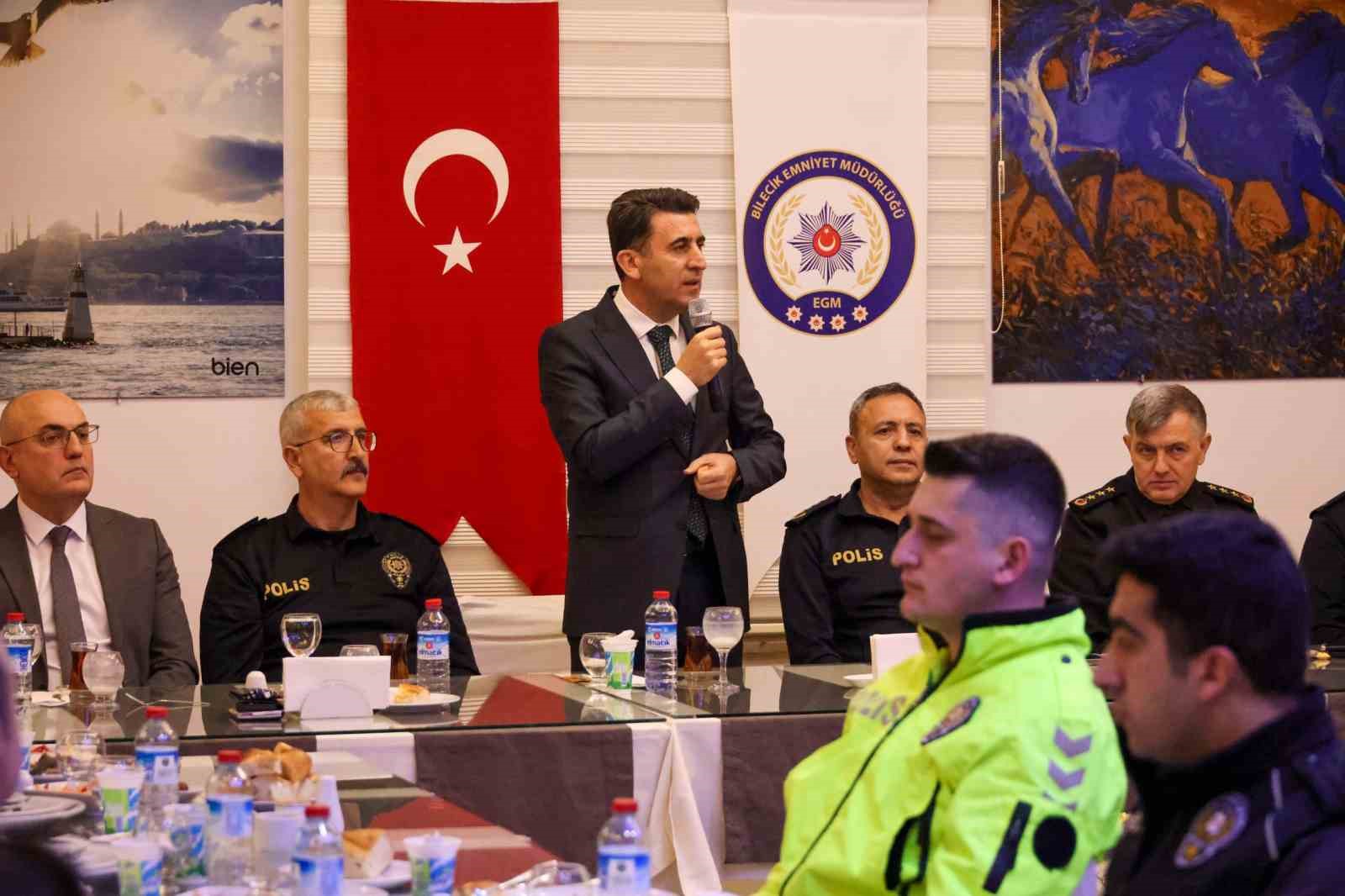 Emniyet personelleriyle iftar programı
