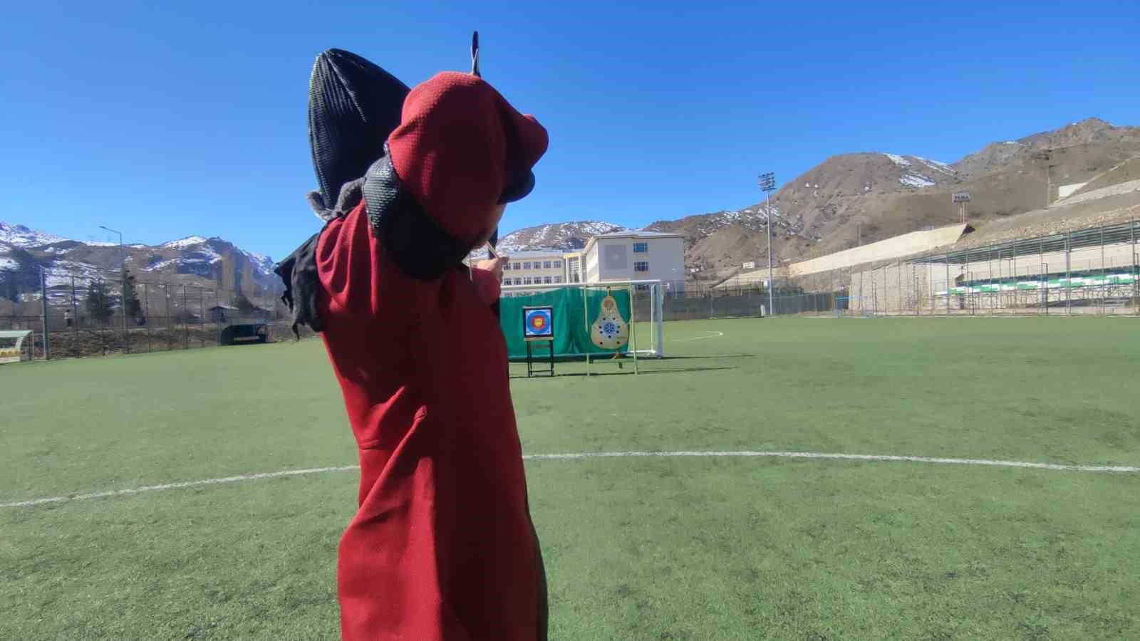 Uzundere&rsquo;de bağımlılıklara ok atıldı
