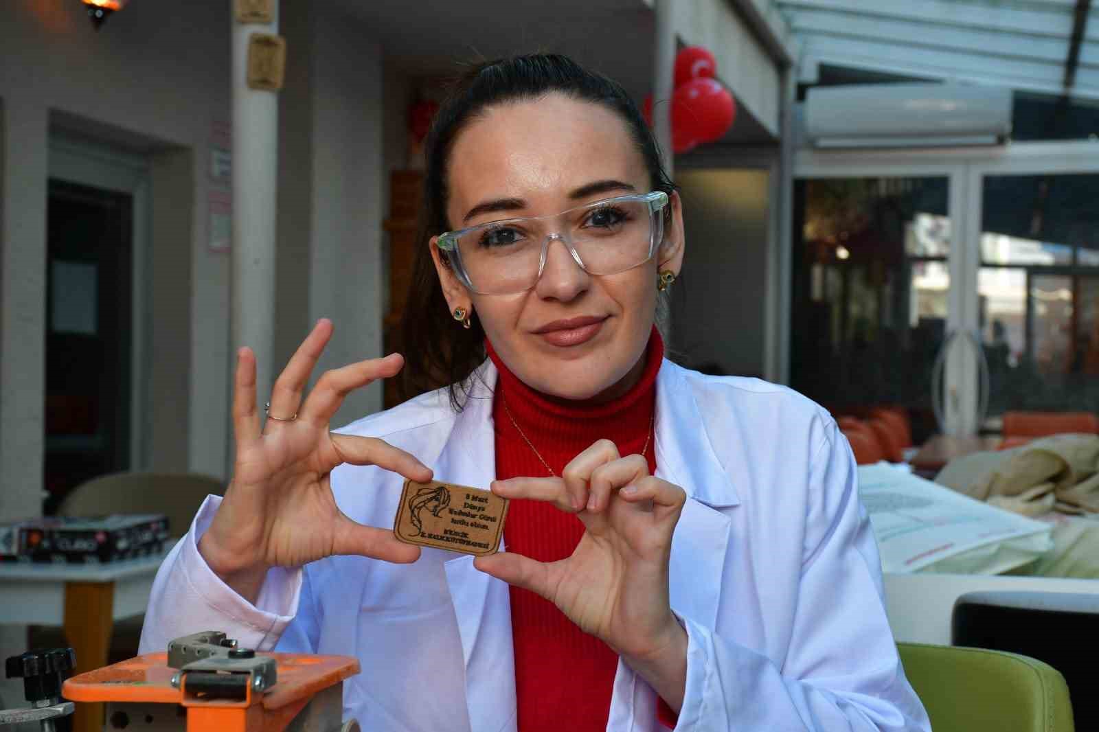 8 Martta kendi hediyeleri kendileri yaparak, keyifli vakit geçirdiler