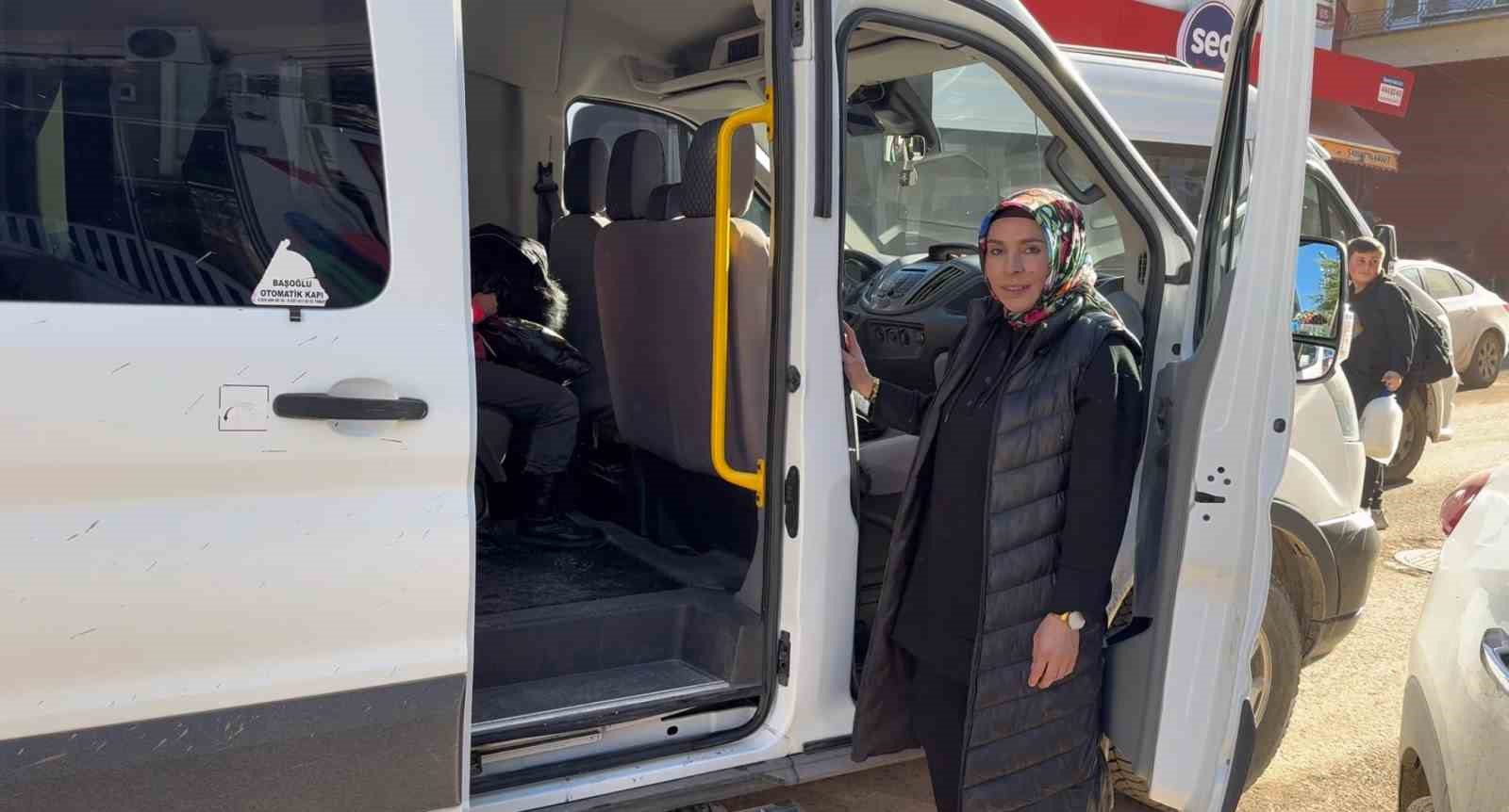 Kadın okul servis şoförü 12 yıldır direksiyon başında