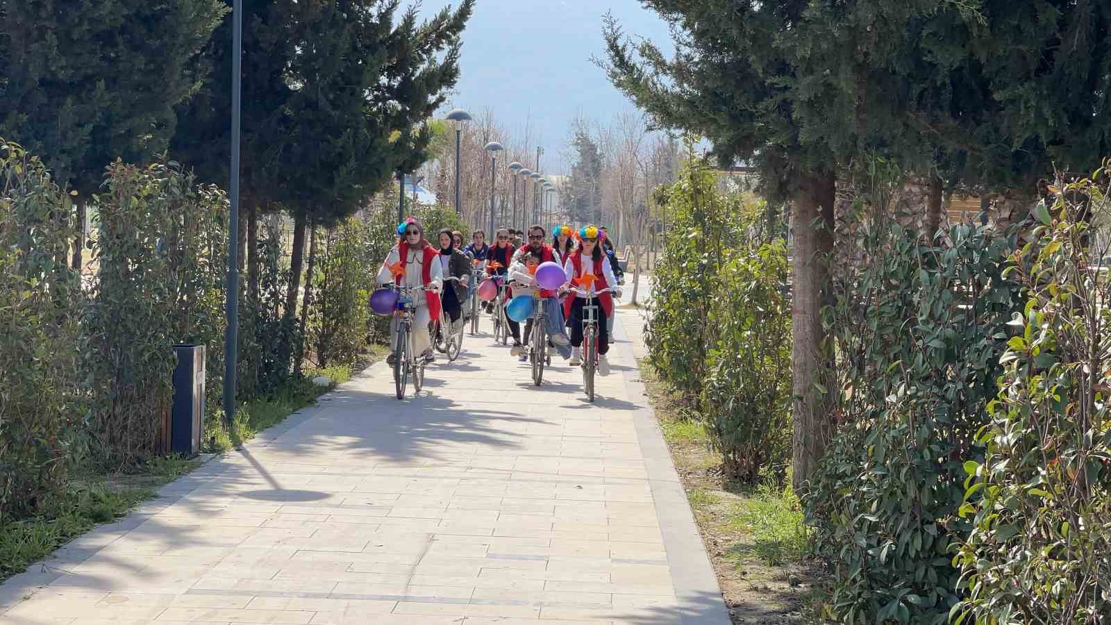 Osmaniye’de kadınlar günü nedeniyle bisiklet turu düzenlendi