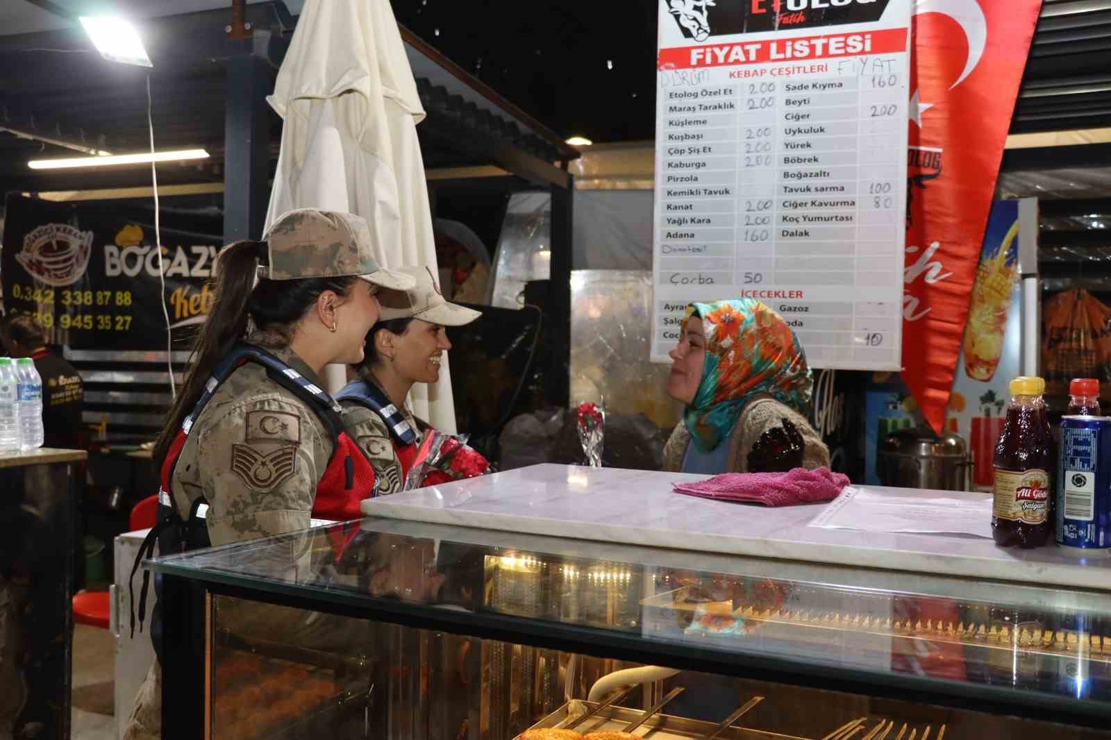 Jandarma ekipleri 8 Mart&rsquo;ta kadınları unutmadı
