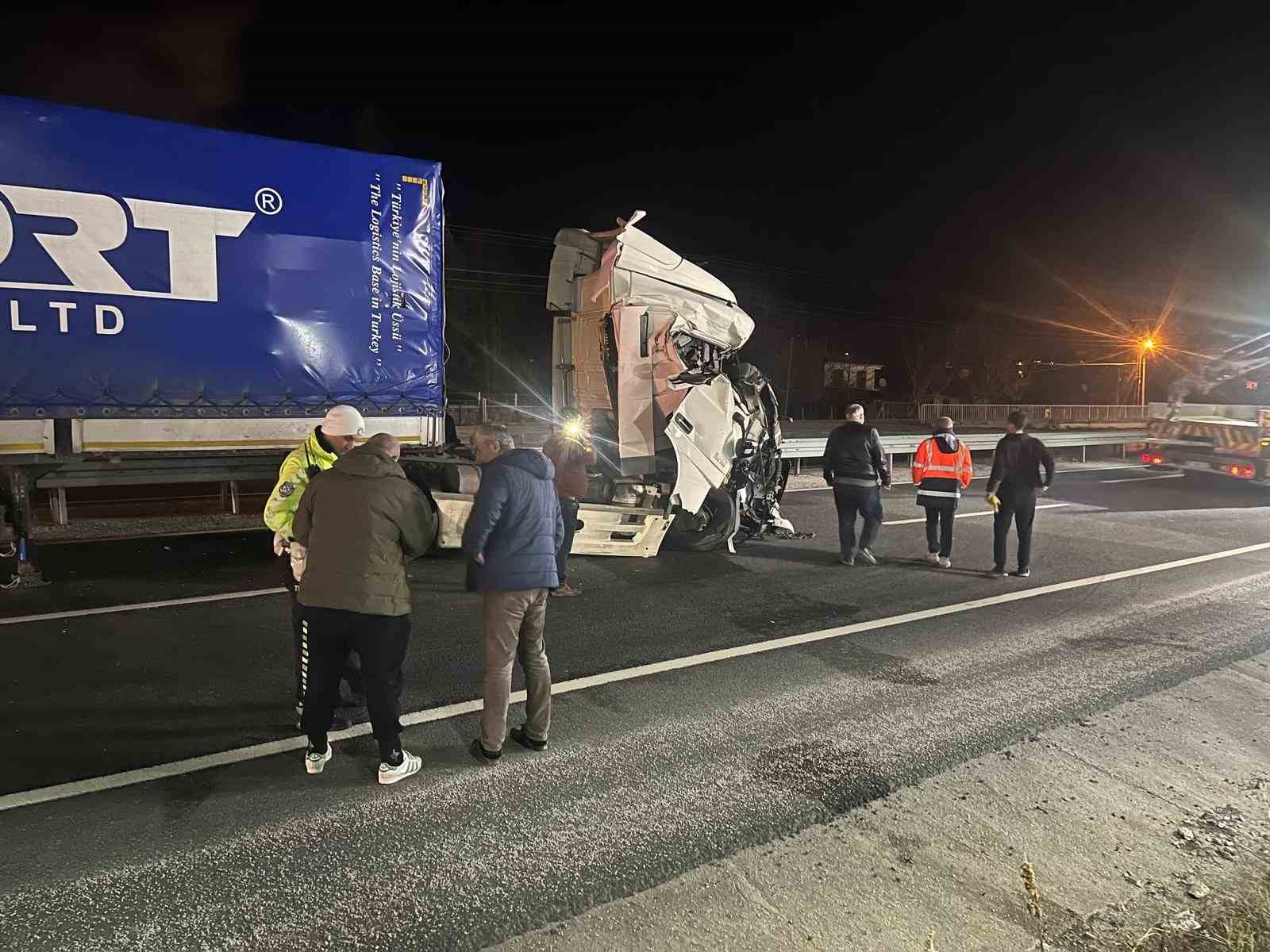 D100’de iki tır çarpıştı: 1 yaralı