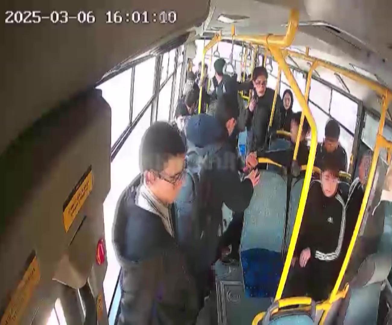 Okul çıkışı çıkan kavgada 2 lise öğrencisi birbirini bıçakladı