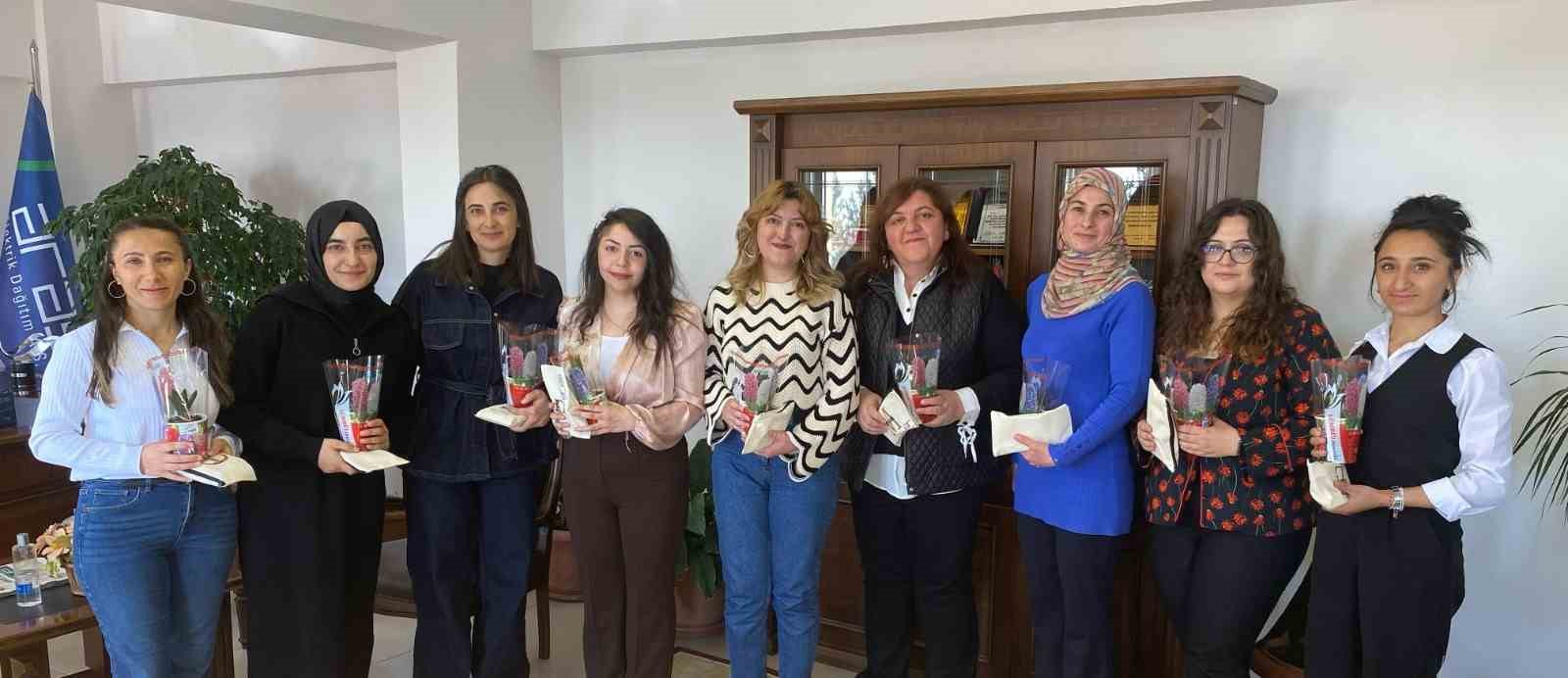 Aras EDAŞ&rsquo;ta kadın &ccedil;alışanlara anlamlı 8 Mart kutlaması
